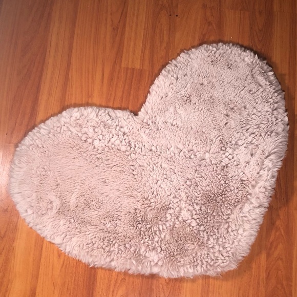 Adorable faux fur heart shaped pink area rug! 💕💕💕 - Picture 3 of 5